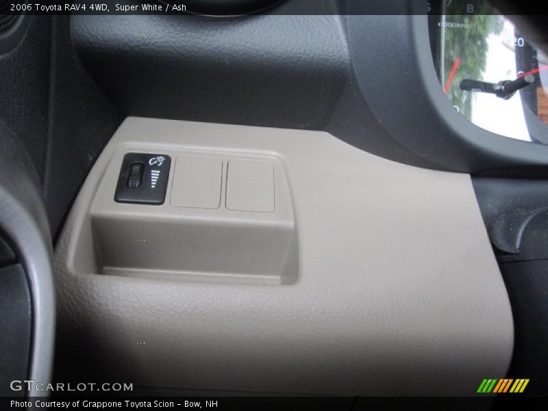 Super White / Ash 2006 Toyota RAV4 4WD