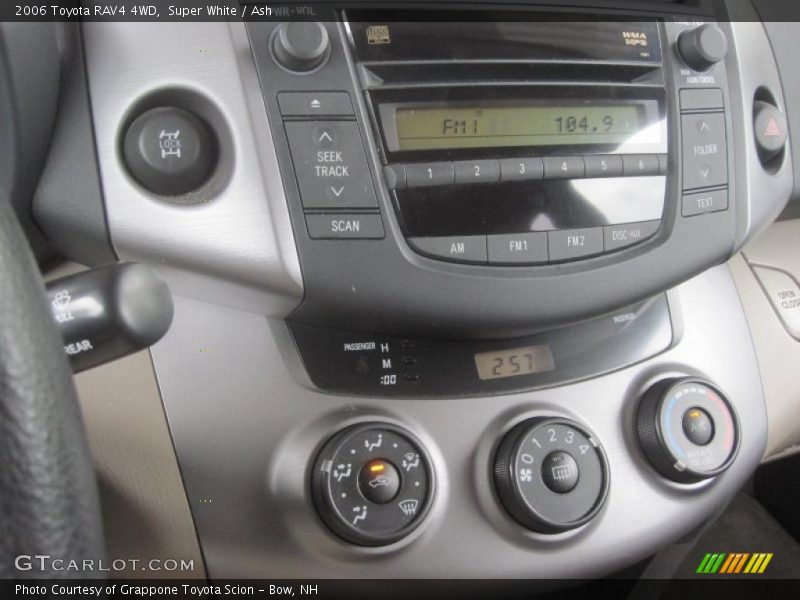Super White / Ash 2006 Toyota RAV4 4WD
