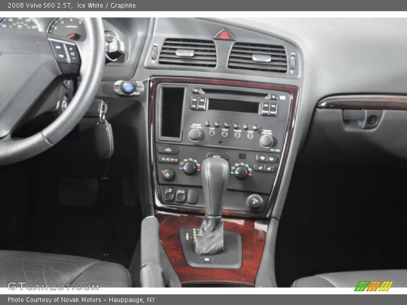 Ice White / Graphite 2008 Volvo S60 2.5T