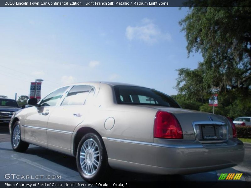 Light French Silk Metallic / Medium Light Stone 2010 Lincoln Town Car Continental Edition