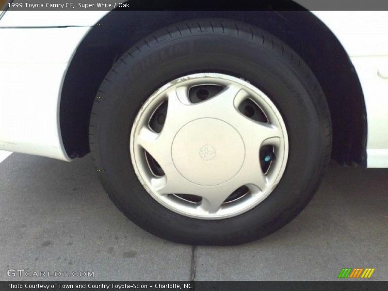 Super White / Oak 1999 Toyota Camry CE