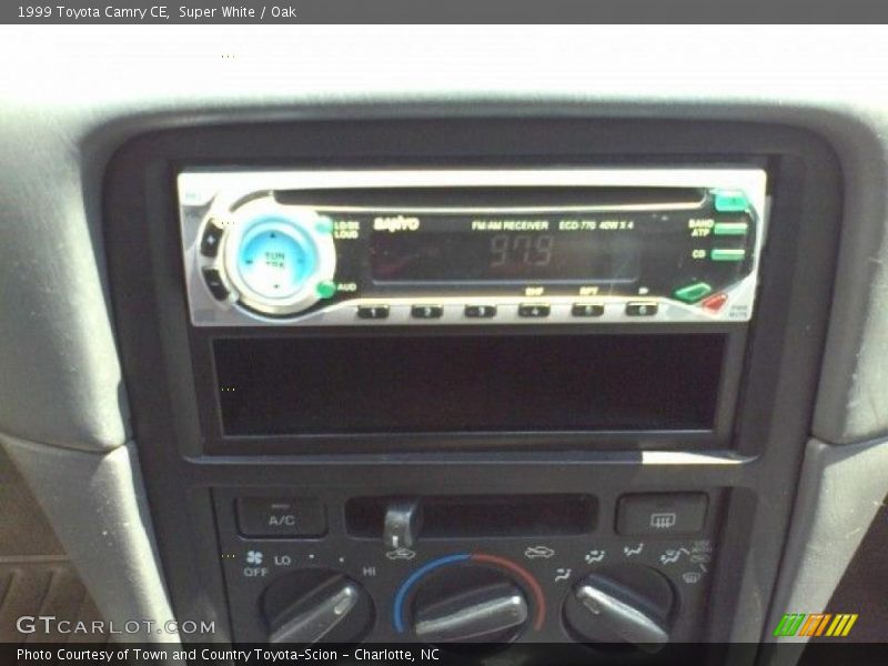 Super White / Oak 1999 Toyota Camry CE