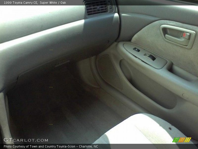 Super White / Oak 1999 Toyota Camry CE
