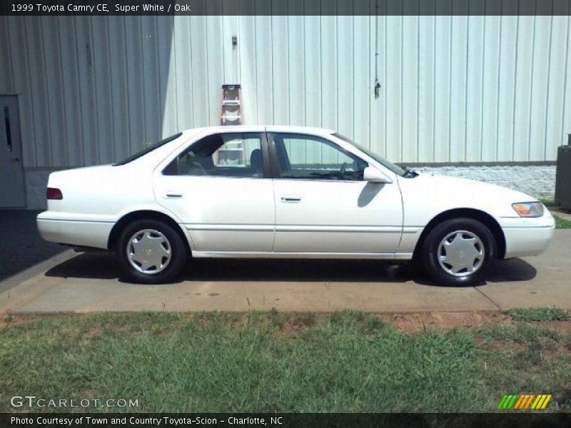 Super White / Oak 1999 Toyota Camry CE
