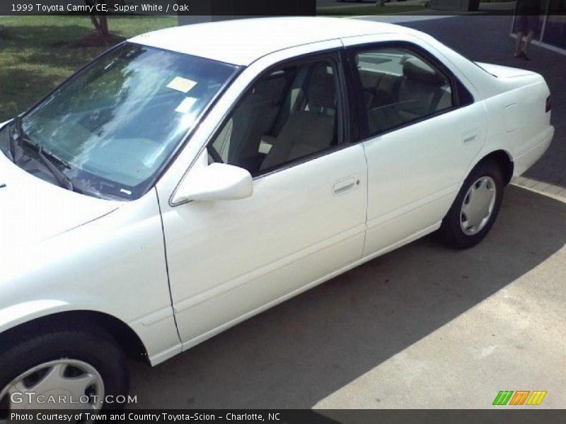 Super White / Oak 1999 Toyota Camry CE
