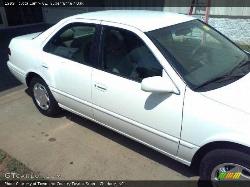 Super White / Oak 1999 Toyota Camry CE