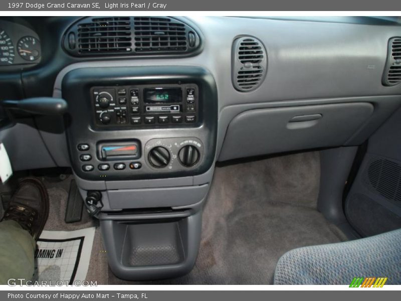 Light Iris Pearl / Gray 1997 Dodge Grand Caravan SE