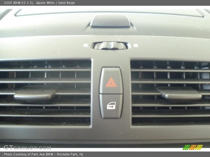 Alpine White / Sand Beige 2005 BMW X3 2.5i