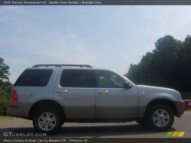 Satellite Silver Metallic / Midnight Grey 2005 Mercury Mountaineer V6