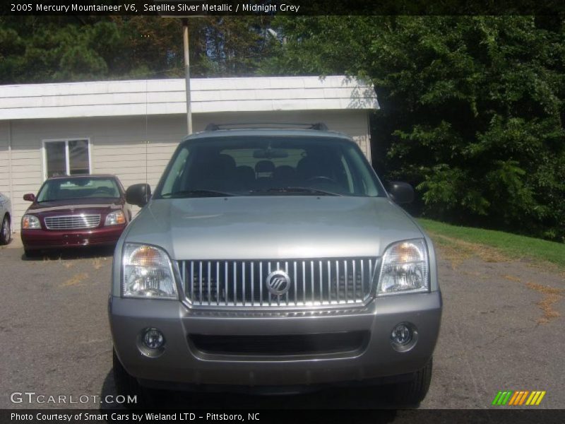 Satellite Silver Metallic / Midnight Grey 2005 Mercury Mountaineer V6