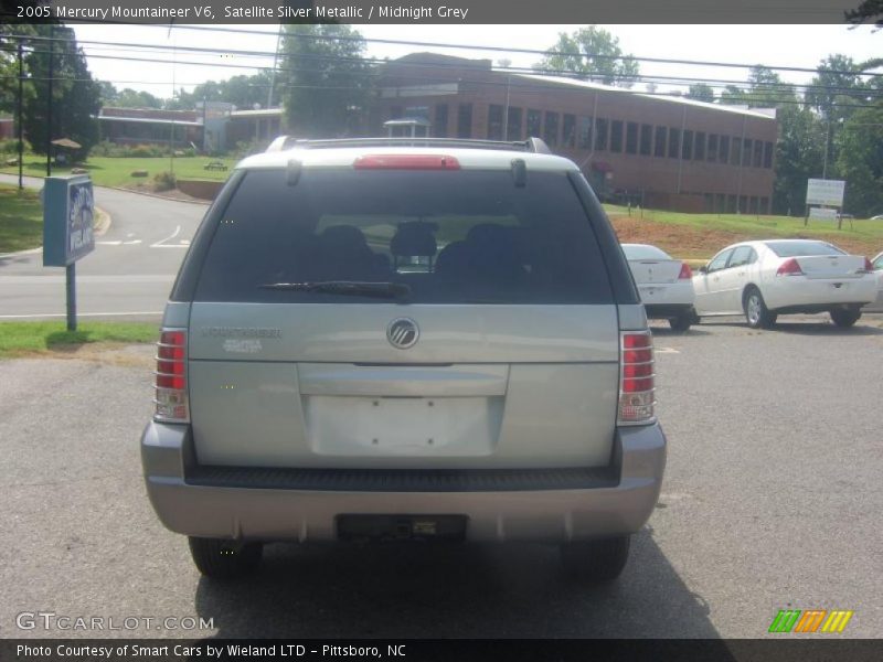 Satellite Silver Metallic / Midnight Grey 2005 Mercury Mountaineer V6
