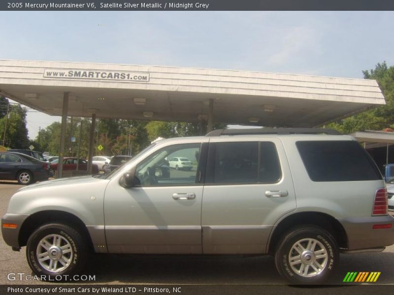 Satellite Silver Metallic / Midnight Grey 2005 Mercury Mountaineer V6