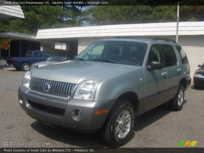 Satellite Silver Metallic / Midnight Grey 2005 Mercury Mountaineer V6