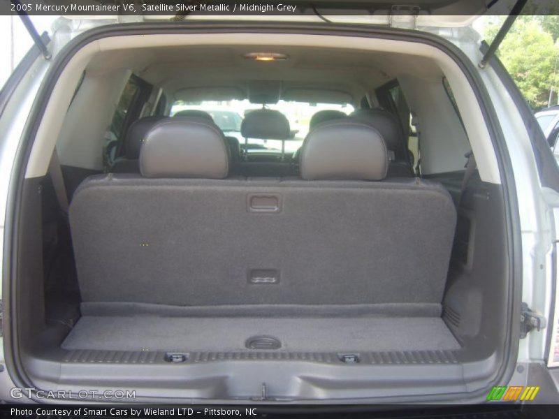 Satellite Silver Metallic / Midnight Grey 2005 Mercury Mountaineer V6