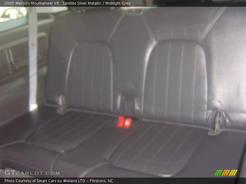 Satellite Silver Metallic / Midnight Grey 2005 Mercury Mountaineer V6