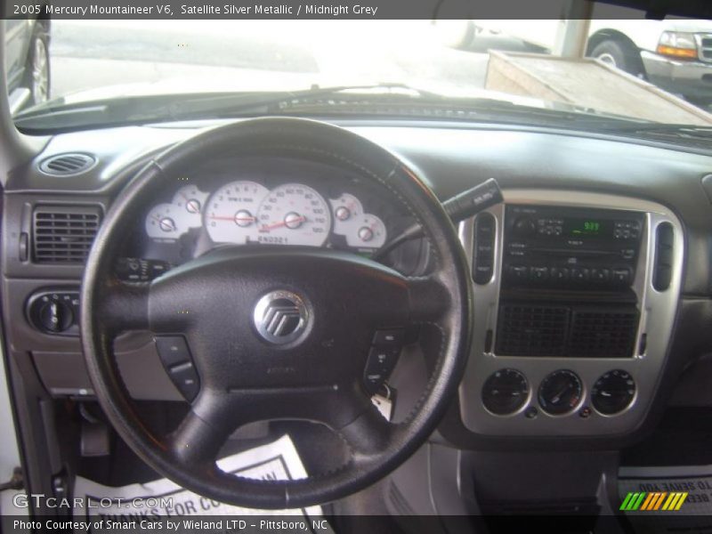 Satellite Silver Metallic / Midnight Grey 2005 Mercury Mountaineer V6
