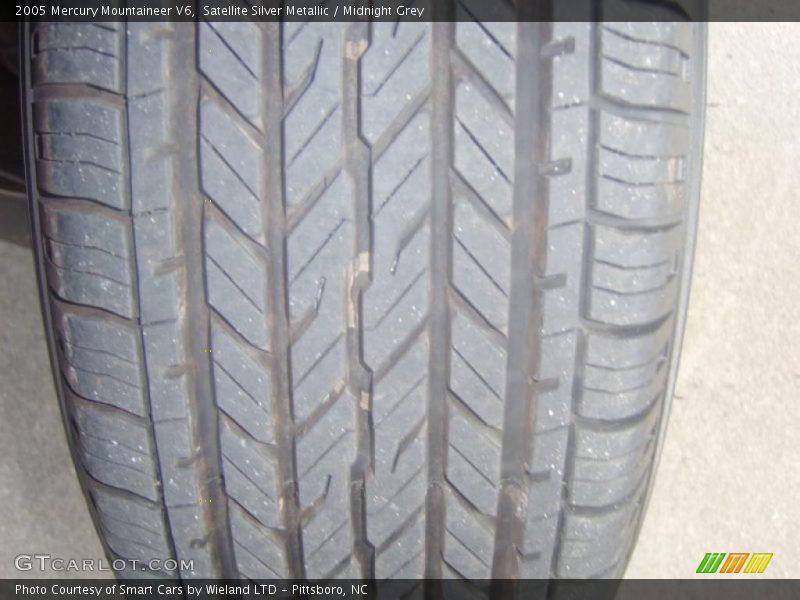 Satellite Silver Metallic / Midnight Grey 2005 Mercury Mountaineer V6
