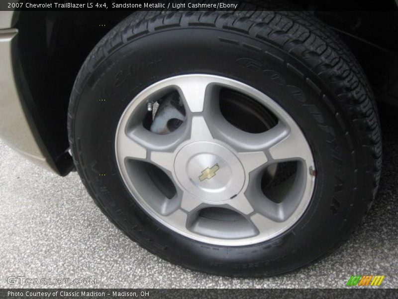 Sandstone Metallic / Light Cashmere/Ebony 2007 Chevrolet TrailBlazer LS 4x4