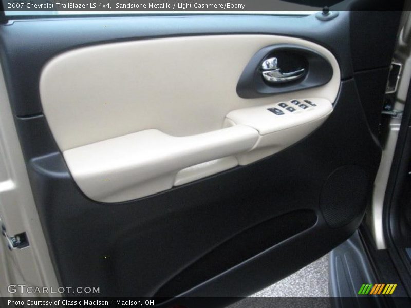 Sandstone Metallic / Light Cashmere/Ebony 2007 Chevrolet TrailBlazer LS 4x4