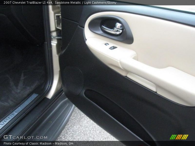Sandstone Metallic / Light Cashmere/Ebony 2007 Chevrolet TrailBlazer LS 4x4