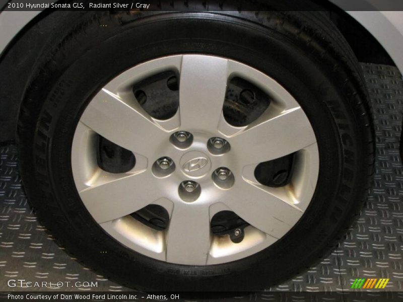 Radiant Silver / Gray 2010 Hyundai Sonata GLS