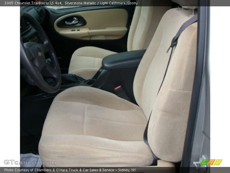 Silverstone Metallic / Light Cashmere/Ebony 2005 Chevrolet TrailBlazer LS 4x4