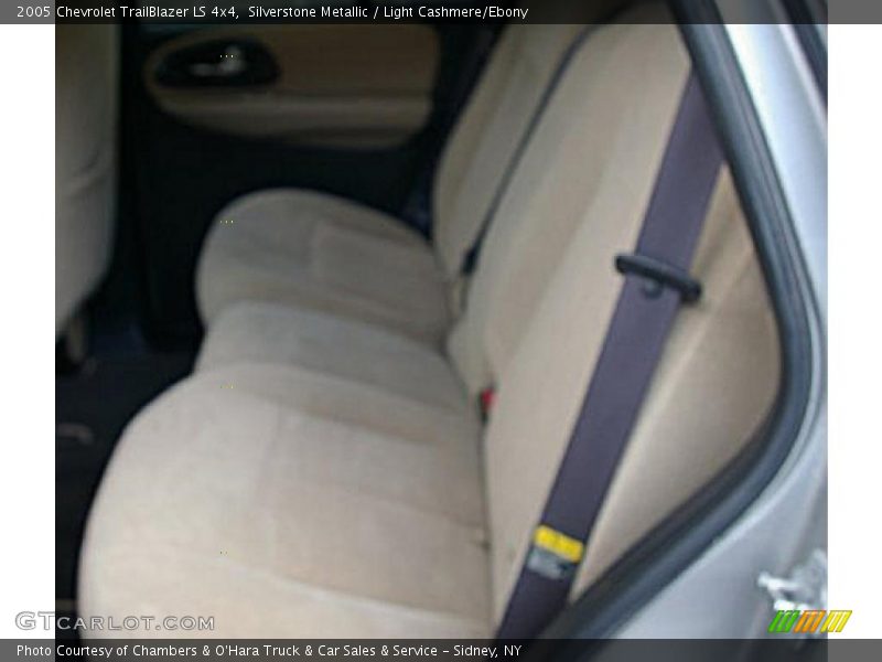 Silverstone Metallic / Light Cashmere/Ebony 2005 Chevrolet TrailBlazer LS 4x4