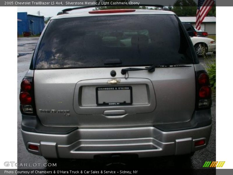 Silverstone Metallic / Light Cashmere/Ebony 2005 Chevrolet TrailBlazer LS 4x4