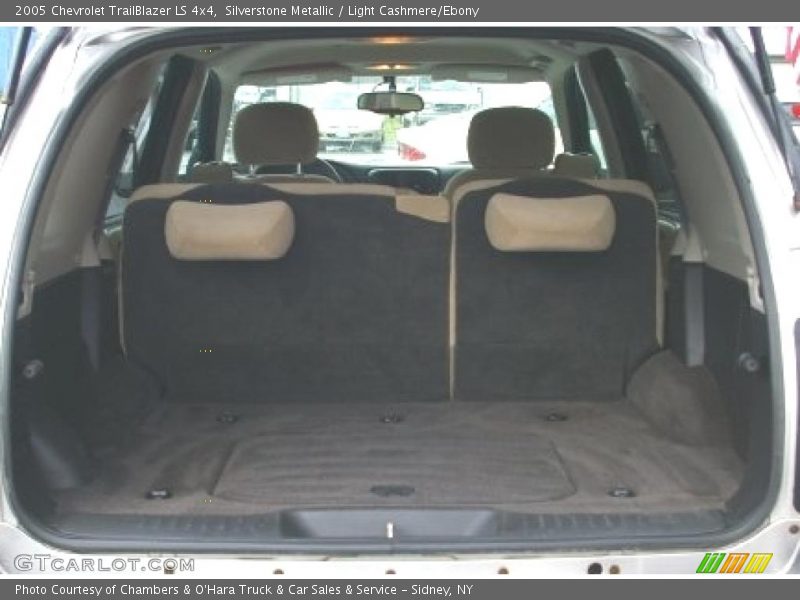 Silverstone Metallic / Light Cashmere/Ebony 2005 Chevrolet TrailBlazer LS 4x4
