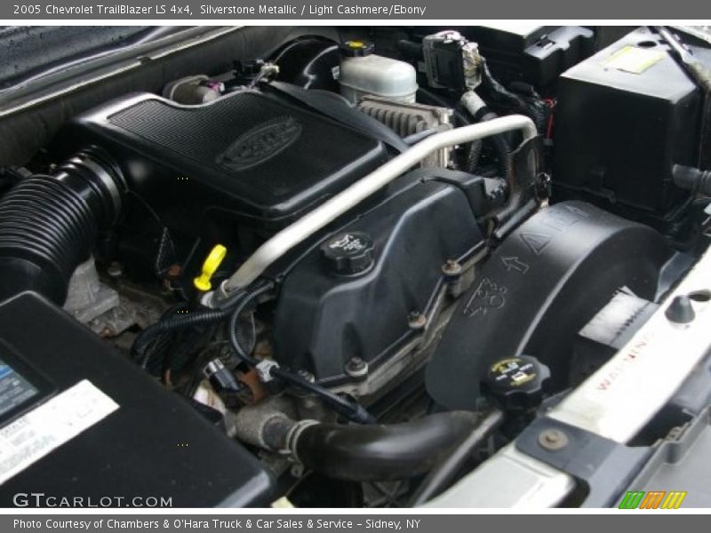 Silverstone Metallic / Light Cashmere/Ebony 2005 Chevrolet TrailBlazer LS 4x4