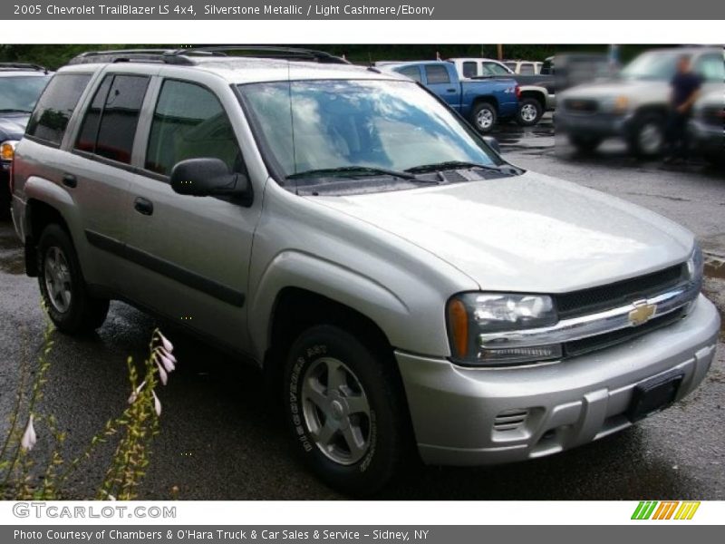 Silverstone Metallic / Light Cashmere/Ebony 2005 Chevrolet TrailBlazer LS 4x4