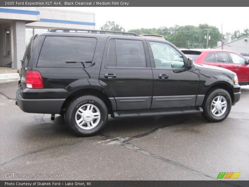 Black Clearcoat / Medium Flint Grey 2005 Ford Expedition XLT 4x4