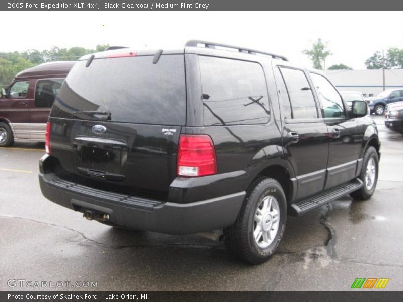 Black Clearcoat / Medium Flint Grey 2005 Ford Expedition XLT 4x4