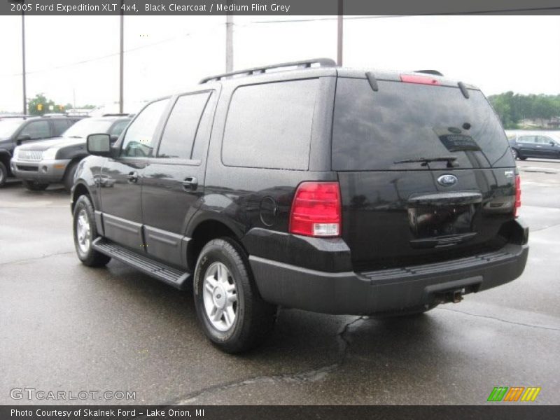 Black Clearcoat / Medium Flint Grey 2005 Ford Expedition XLT 4x4
