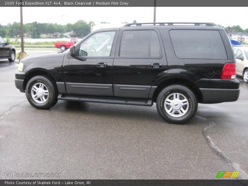 Black Clearcoat / Medium Flint Grey 2005 Ford Expedition XLT 4x4