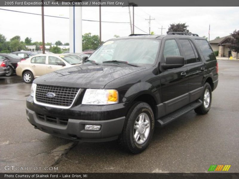 Black Clearcoat / Medium Flint Grey 2005 Ford Expedition XLT 4x4