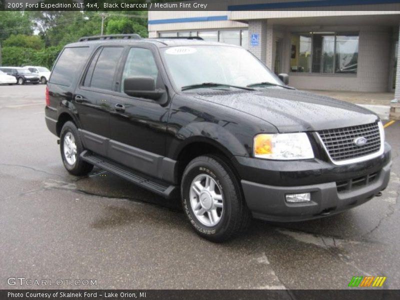 Black Clearcoat / Medium Flint Grey 2005 Ford Expedition XLT 4x4