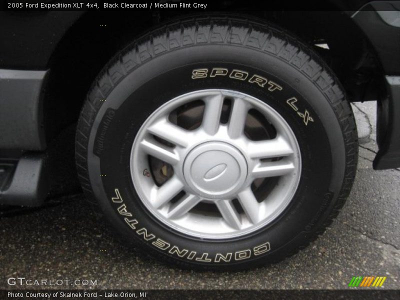 Black Clearcoat / Medium Flint Grey 2005 Ford Expedition XLT 4x4