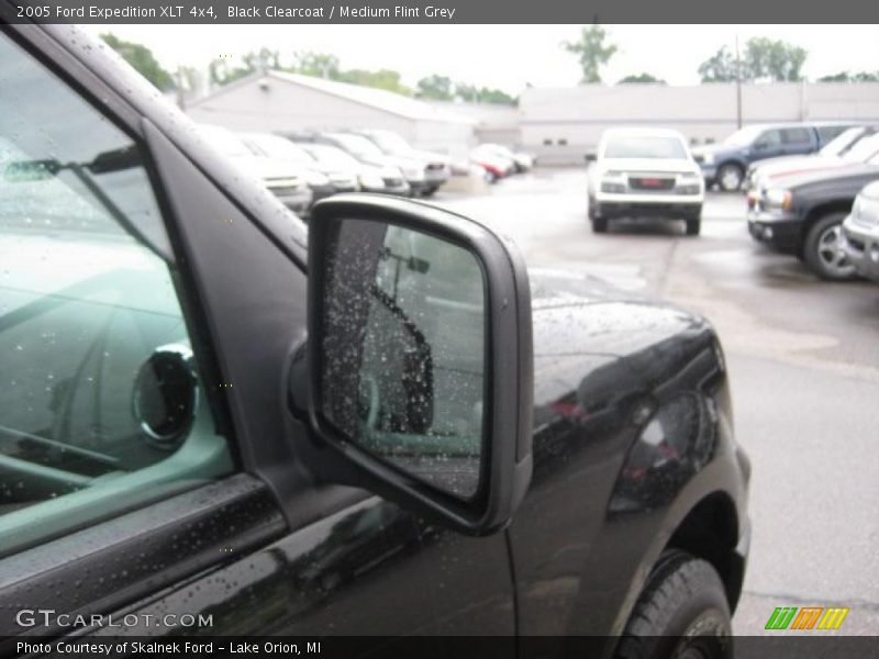 Black Clearcoat / Medium Flint Grey 2005 Ford Expedition XLT 4x4