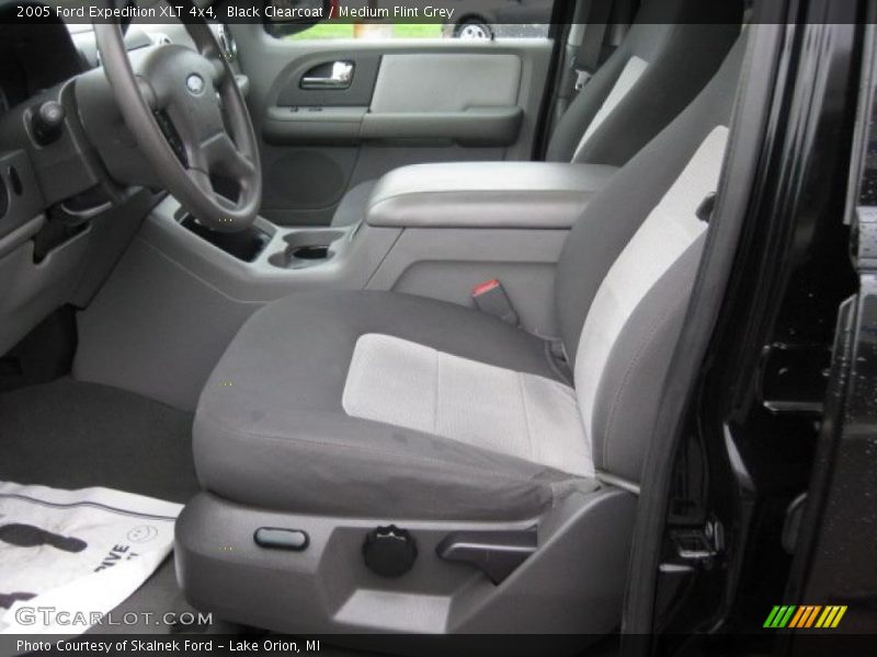 Black Clearcoat / Medium Flint Grey 2005 Ford Expedition XLT 4x4