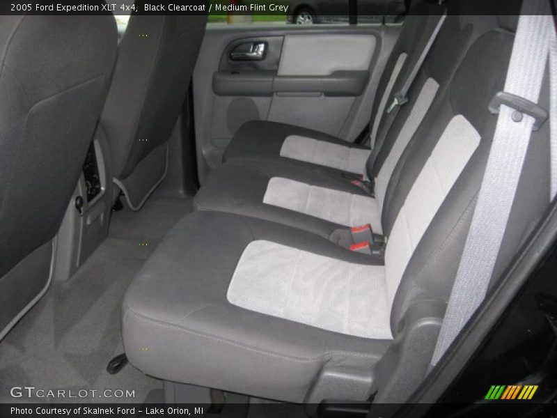 Black Clearcoat / Medium Flint Grey 2005 Ford Expedition XLT 4x4