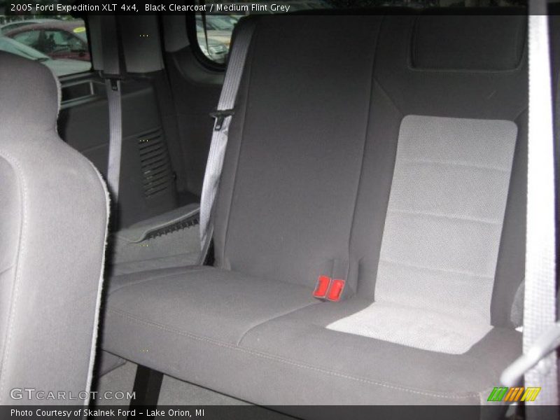 Black Clearcoat / Medium Flint Grey 2005 Ford Expedition XLT 4x4