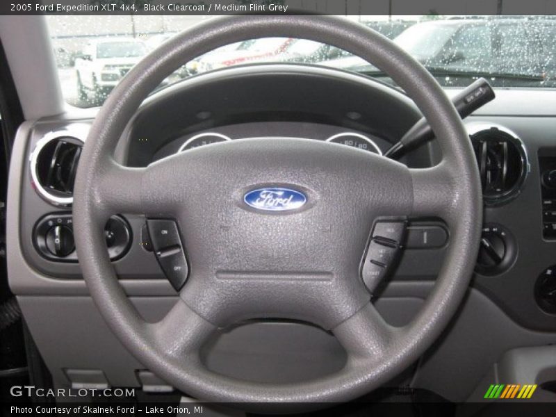 Black Clearcoat / Medium Flint Grey 2005 Ford Expedition XLT 4x4