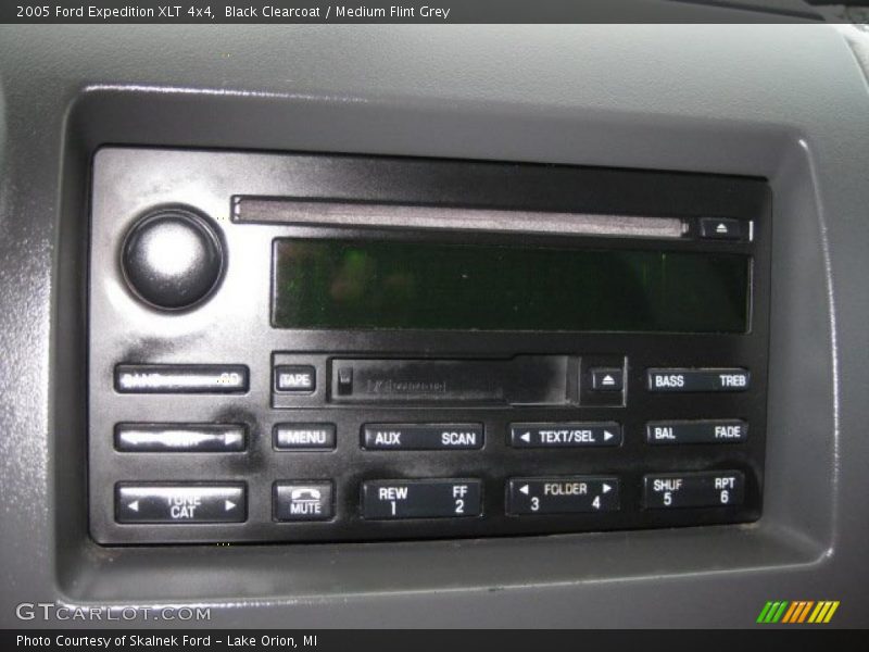 Black Clearcoat / Medium Flint Grey 2005 Ford Expedition XLT 4x4