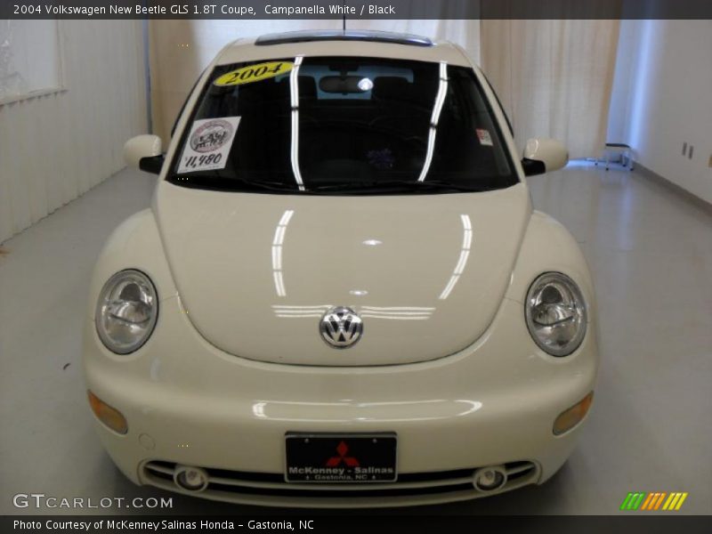 Campanella White / Black 2004 Volkswagen New Beetle GLS 1.8T Coupe