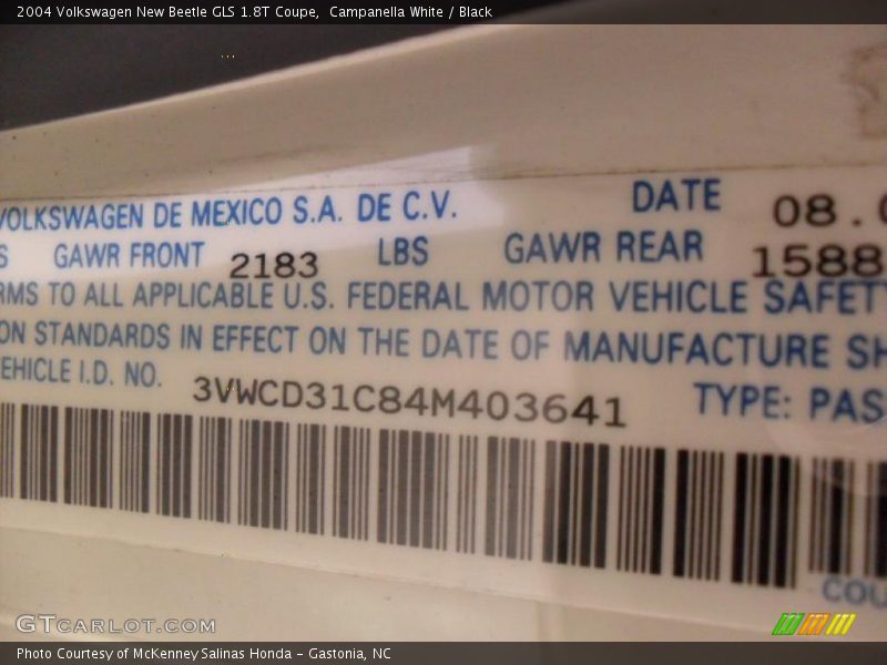 Campanella White / Black 2004 Volkswagen New Beetle GLS 1.8T Coupe