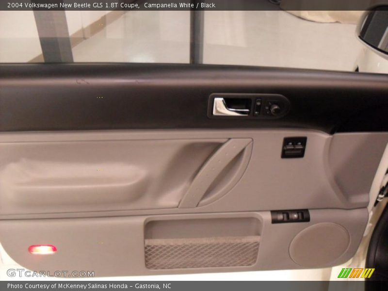 Campanella White / Black 2004 Volkswagen New Beetle GLS 1.8T Coupe
