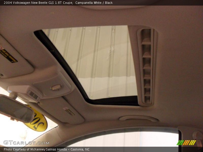Campanella White / Black 2004 Volkswagen New Beetle GLS 1.8T Coupe