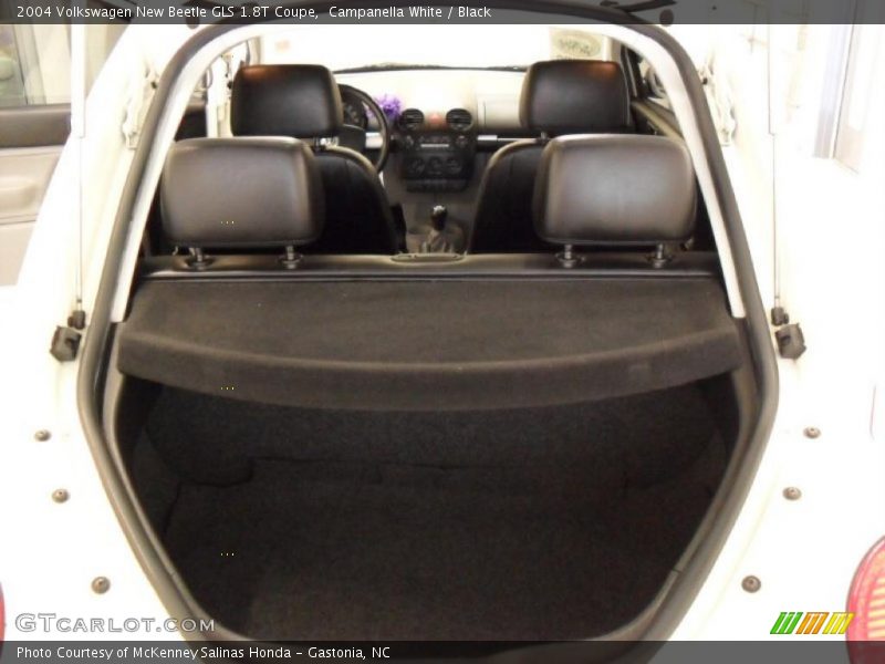 Campanella White / Black 2004 Volkswagen New Beetle GLS 1.8T Coupe