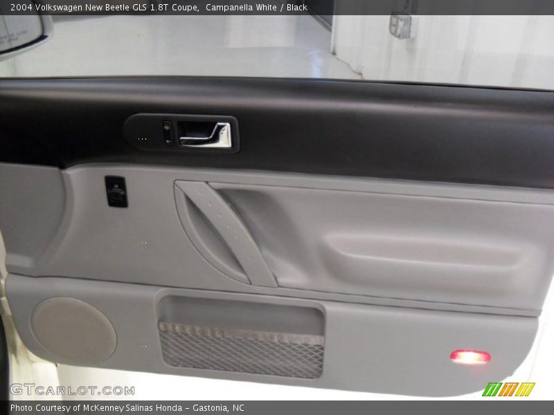 Campanella White / Black 2004 Volkswagen New Beetle GLS 1.8T Coupe